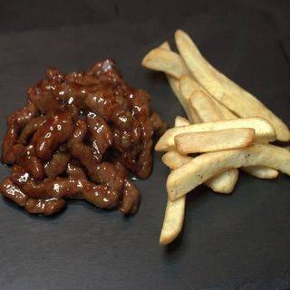 Ternera con patatas fritas