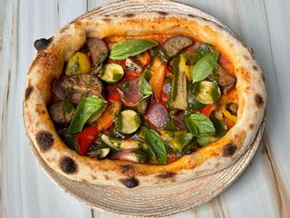 Неаполітанська овочева піца з пухким краєм (500g)