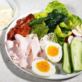 Шведський стіл з підкопченою індичкою/1 тарілка