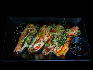 Спрінг-роли  креветка або лосось (180/30г)