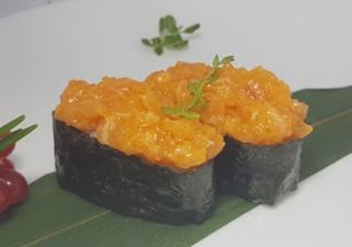 12 Spicy salmon gunkan - 2 pezzi