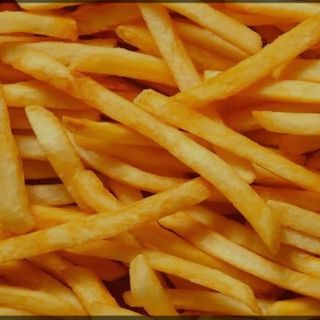 Patatas fritas con salsas aparte