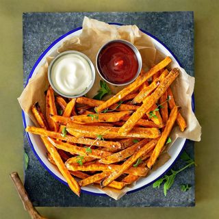 Frytki z batatów plus DIP