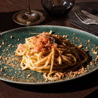 Spaghettoni ajo, ojo e peperoncino e Tartare 