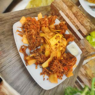 Yucas Con Ropa Vieja (9 Uds.)