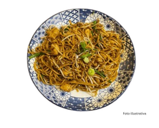 fideo de arroz frito con gambas