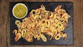 Fritto di calamari e gamberi