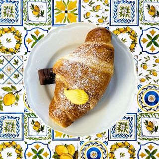 Cornetto crema pasticciera e kinder bueno