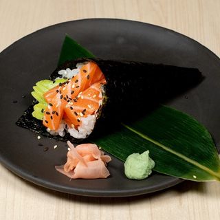 S57. Temaki Sake (1 Ud.)