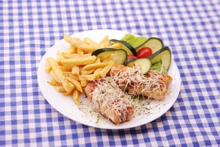 Punjena rolovana piletina sa prilogom - akcija