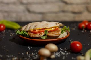 Combo Pileći file u lepinji 200gr