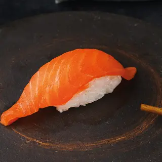 Суши лосось
