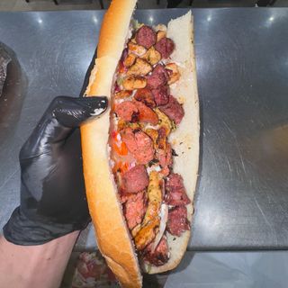 Bocadillo de salchichas y pollo 