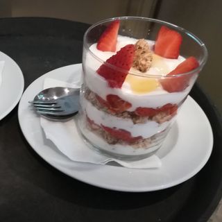 Parfait de Granola & Morango