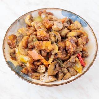 Pileći bataci sa šampinjonima i povrćem