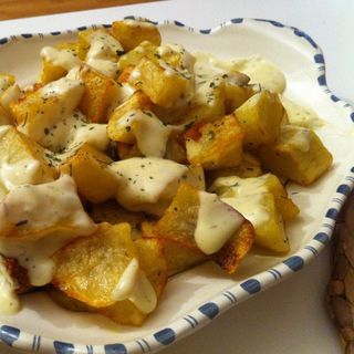 Patatas cartucho grande allioli