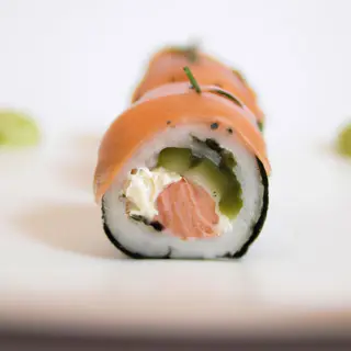 Maki Fino De Salmón Y Cebollino