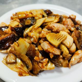 Pollo Con Bambú Y Setas Chinas
