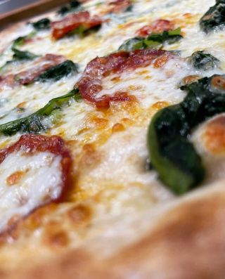 PIZZA AL PIATTO BIANCA - FRIARIELLI, SALAME E PECORINO