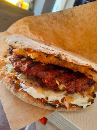 Pljeskavica Plus în lipie