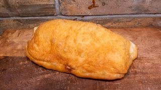 Piroška sa kačkavaljem i slaninom