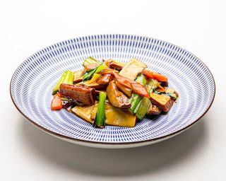 Tofu con bok choi e shiitake 