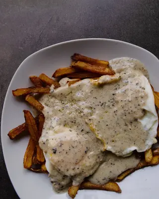 Huevos Rotos Con Patatas Y Setas