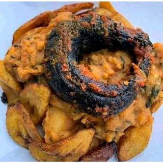 Porridge Beans with Sweet Plantain & Fried Mackerel