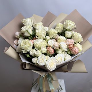 თეთრი პეონის ვარდები 2332