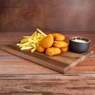 Chicken nuggets sa pomfritom