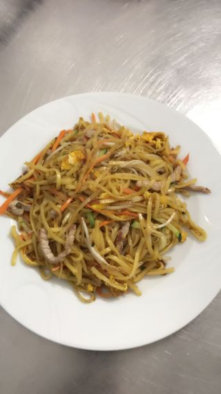 51 Spaghetti saltati  con verdure e carne 什肉面