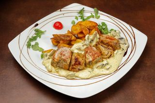 Svinjski medaljoni u sosu od pečuraka