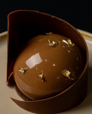 შოკოლადი თხილით Chocolate with nuts