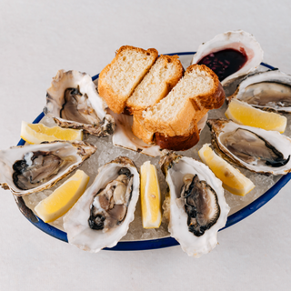 Чорна Перлина №2 з гранатовим соусом та вершковим багетом (6шт)