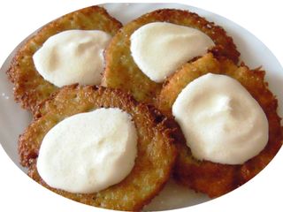 Placki ziemniaczane (4 szt.) ze śmietaną