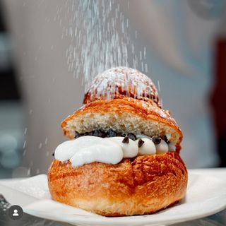 Brioche tuppo con ricotta Ammu