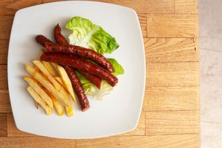 Domaća dimljena kobasica