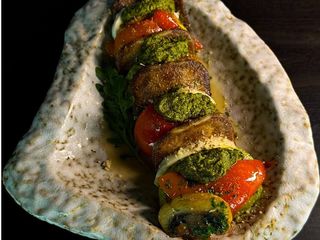 Теплий салат з язиком та моцарелою (300g)