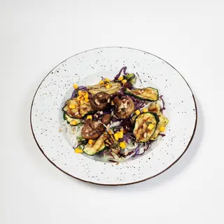 Salata s povrćem i piletinom