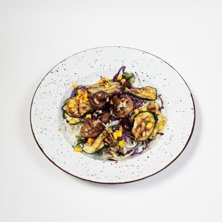 Salata s povrćem i piletinom