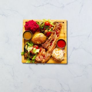 ღორის ნეკნები ბროწეულის სოუსით