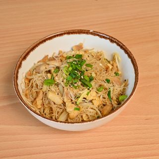 Fideos De Arroz Con Pollo