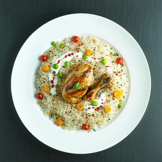 Biryani con pollo arrosto