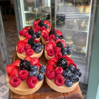Tartaletas de crema de vainilla con frutos rojos