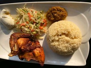 Demi Poulet + Attiéké