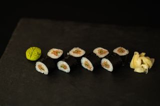 Хосомаки сьомга 8 бр. 115 гр.