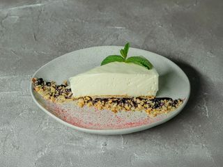 Ніжний чізкейк на горіховій основі з білим шоколадом