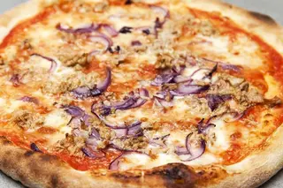Pizza tonno e cipolla