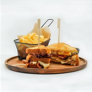 ბრიოშის ქლაბ-სენდვიჩის კომბო