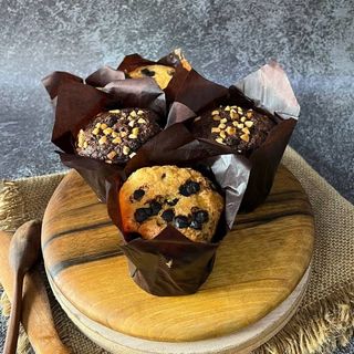 Маффины (ванильный с шоколадом или шоколадный с орешками)